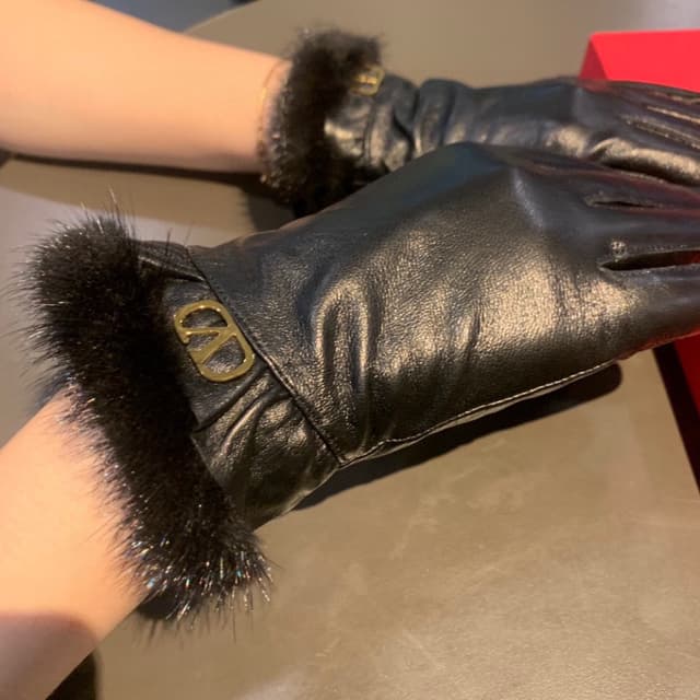 YupooPA Valentino Women's Touchscreen Gloves - Mink Trim, Imported Leather | Yupoo Rep Home Decor image 5