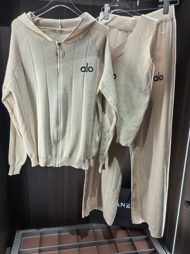 alo Jacket suit Yupoo clothes Sportswear white 013 | Rep Clothing image 3