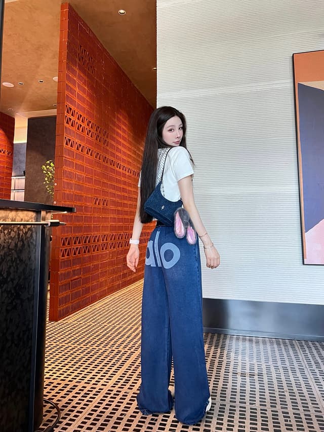 alo Jeans Yupoo pants 011 | Rep Clothing image 4