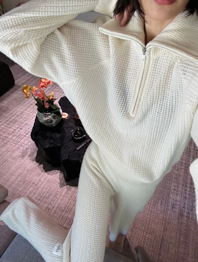 alo long sleeve Yupoo clothes cotton White 004 | Rep Clothing image 1