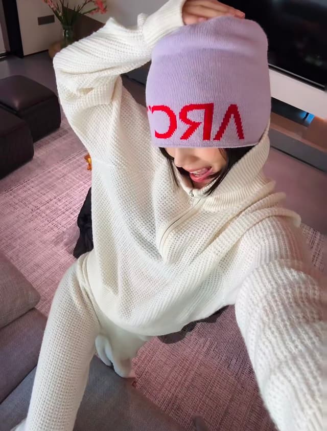 alo long sleeve Yupoo clothes cotton White 004 | Rep Clothing image 9