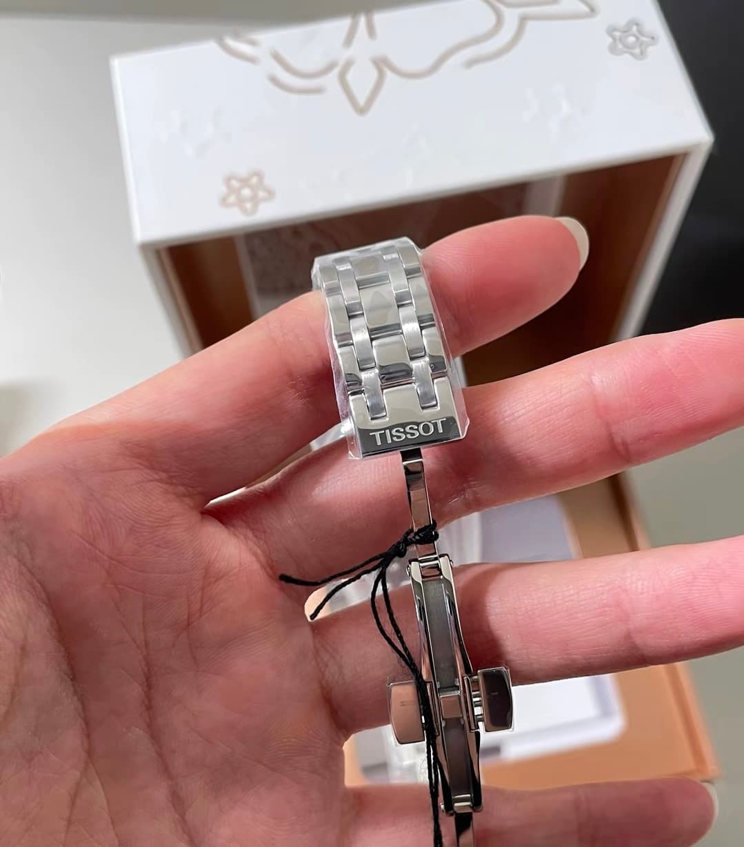 shop to grade replica Tissot watch Women's Swiss Quartz Watch Silver Dial Steel Bracelet image 7