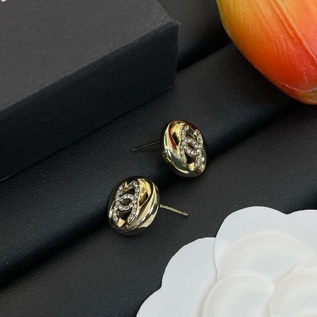 Chanel Stud Earrings YupooPA Jewelry Silver 003 | Yupoo Rep Jewelry image 3
