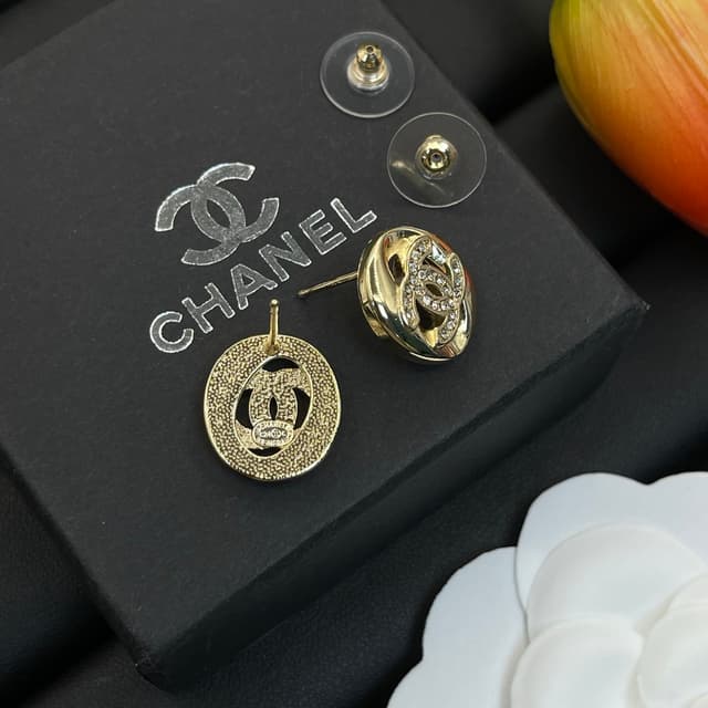 Chanel Stud Earrings YupooPA Jewelry Silver 003 | Yupoo Rep Jewelry image 4