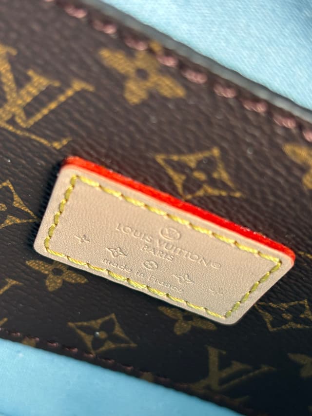 Discover The YupooPA Chic CROISSANT Mini Handbag In Lacquered Moon & | Yupoo Rep Bags image 9