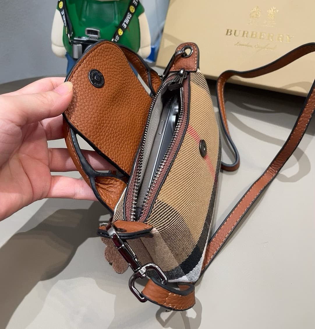 YupooPA Burberry-Inspired Check Canvas Phone Crossbody Bag📱 image 8