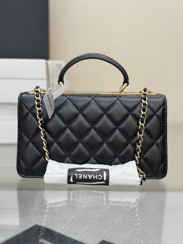 Chanel Luxury Black Lambskin Trendy Cc Handbag | Yupoo Rep Items image 4