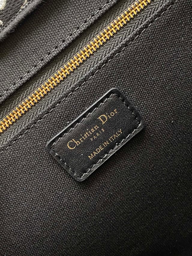 Dior Counter Tote With Leather Chip Medium-Sized Handbag | Yupoo Rep Bags image 9