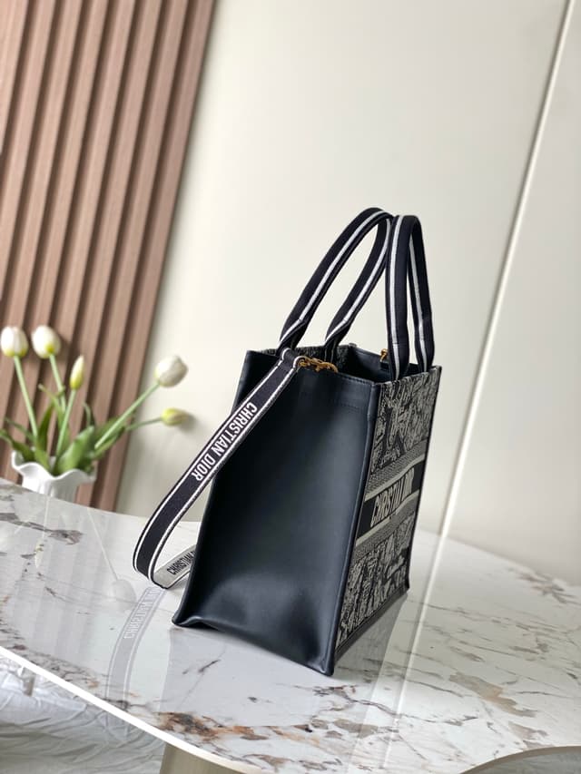 Dior Counter Tote With Leather Chip Medium-Sized Handbag | Yupoo Rep Bags image 3