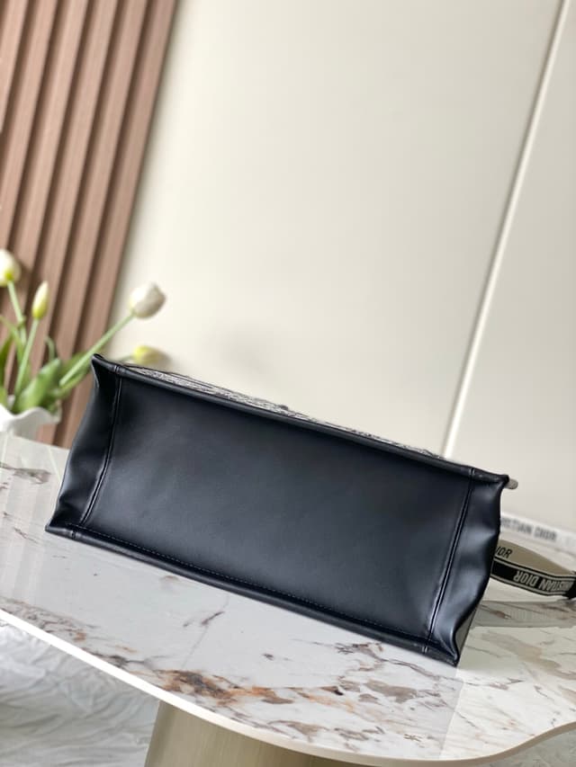 Dior Counter Tote With Leather Chip Medium-Sized Handbag | Yupoo Rep Bags image 4