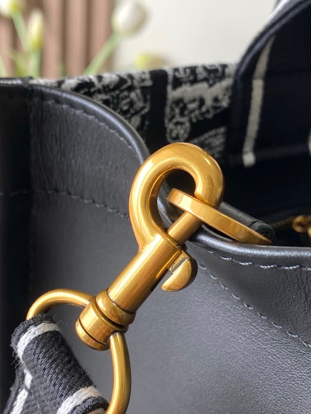 Dior Counter Tote With Leather Chip Medium-Sized Handbag | Yupoo Rep Bags image 6