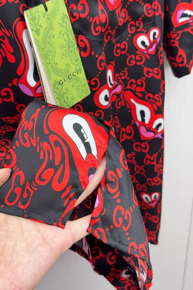 Gucci P230 M945 - Heart Print Silk Shirt | Yupoo Rep Clothing image 7