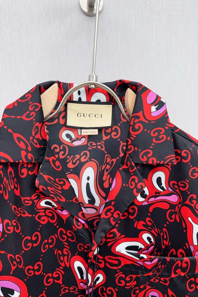 Gucci P230 M945 - Heart Print Silk Shirt | Yupoo Rep Clothing image 4