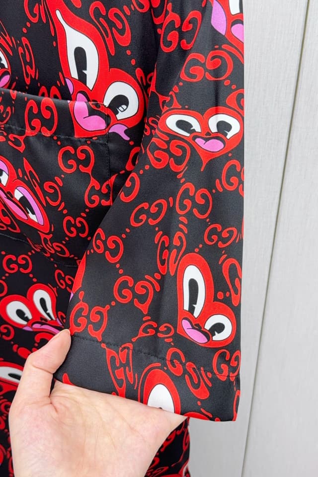 Gucci P230 M945 - Heart Print Silk Shirt | Yupoo Rep Clothing image 6