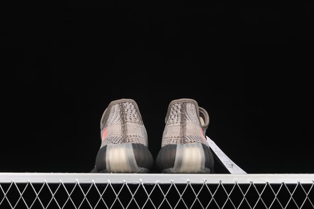 Yeezy 350 Boost V2 | Yupoo Rep Sneakers (Ref 610) image 4