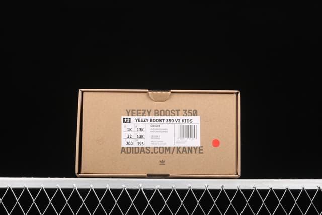 Yeezy 350 Boost V2 | Yupoo Rep Sneakers (Ref 610) image 6