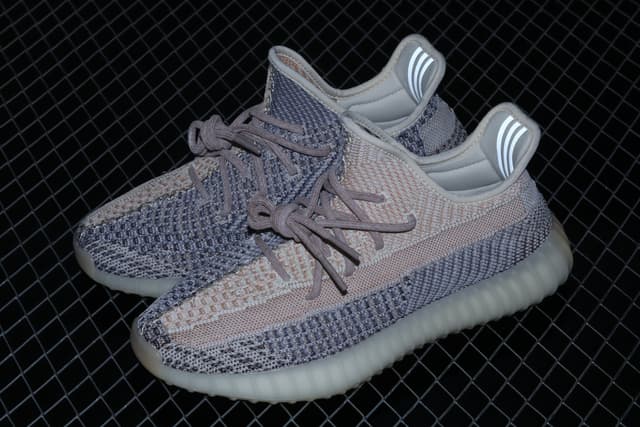 Yeezy 350 Boost V2 | Yupoo Rep Sneakers (Ref 636) image 9