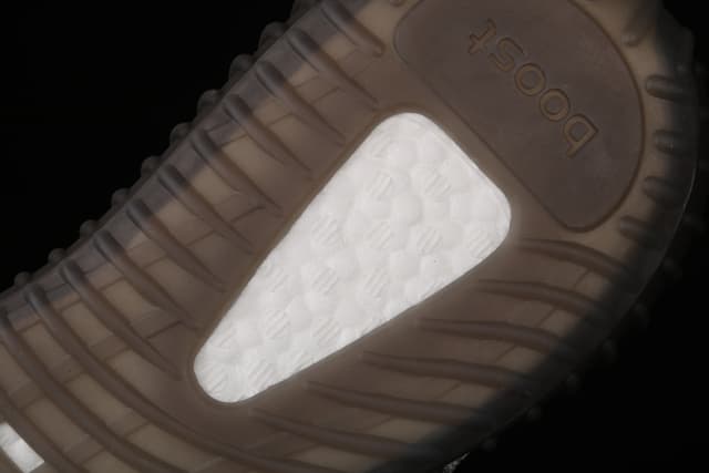 Yeezy 350 Boost V2 | Yupoo Rep Sneakers (Ref 550) image 17