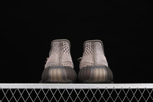 Yeezy 350 Boost V2 | Yupoo Rep Sneakers (Ref 550) image 5