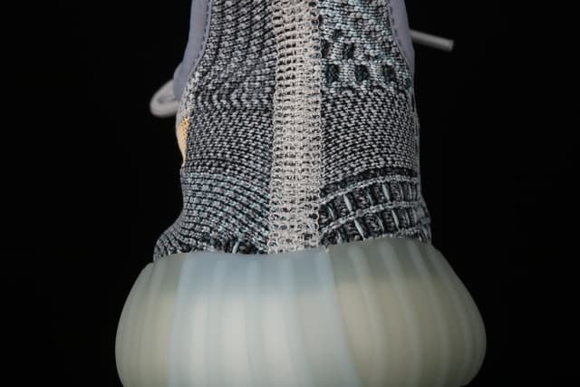 Yeezy 350 Boost V2 | Yupoo Rep Sneakers (Ref 551) image 4