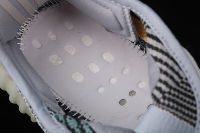 Yeezy 350 Boost V2 | Yupoo Rep Sneakers (Ref 551) image 6