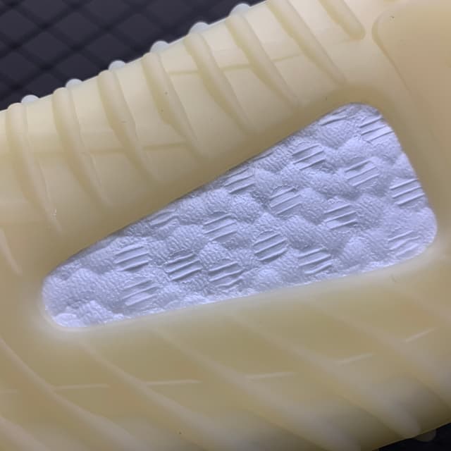 Yeezy 350 V2 | Yupoo Rep Sneakers (Ref 581) image 11