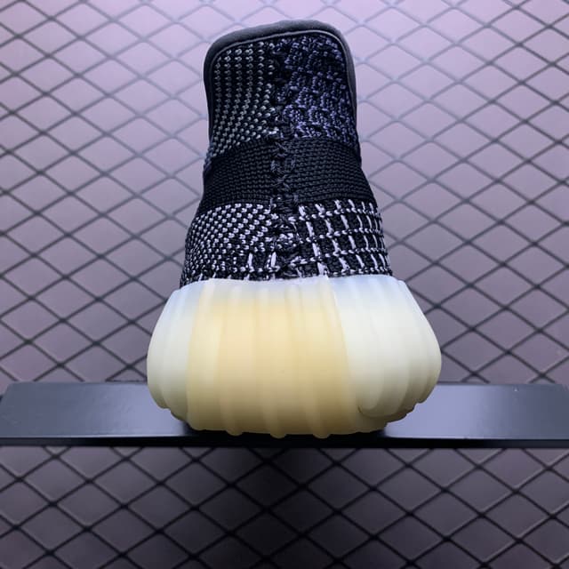 Yeezy 350 V2 | Yupoo Rep Sneakers (Ref 581) image 2