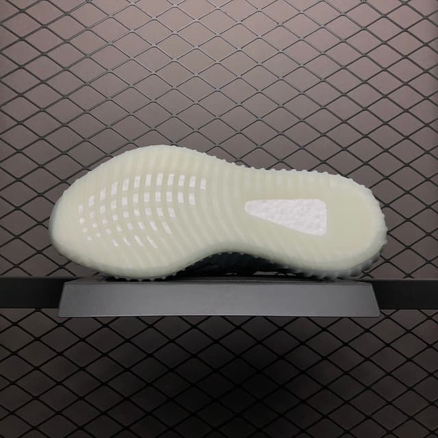Yeezy 350 V2 | Yupoo Rep Sneakers (Ref 612) image 5