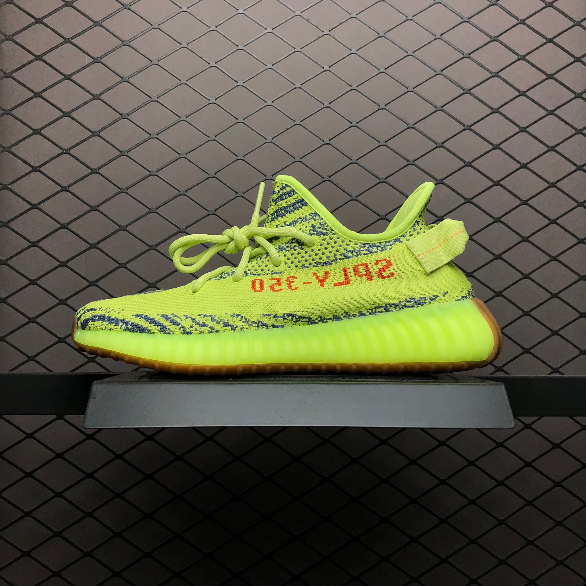 Yeezy 350 V2 | Yupoo Rep Sneakers (Ref 631) image 1