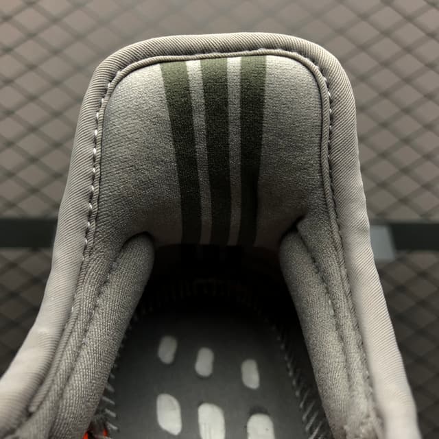 Yeezy 350 V2 | Yupoo Rep Sneakers (Ref 628) image 14