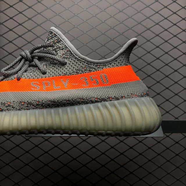 Yeezy 350 V2 | Yupoo Rep Sneakers (Ref 628) image 4
