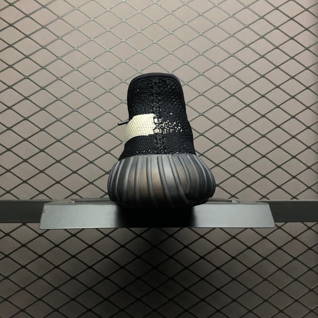 Yeezy 350 V2 | Yupoo Rep Sneakers (Ref 629) image 2