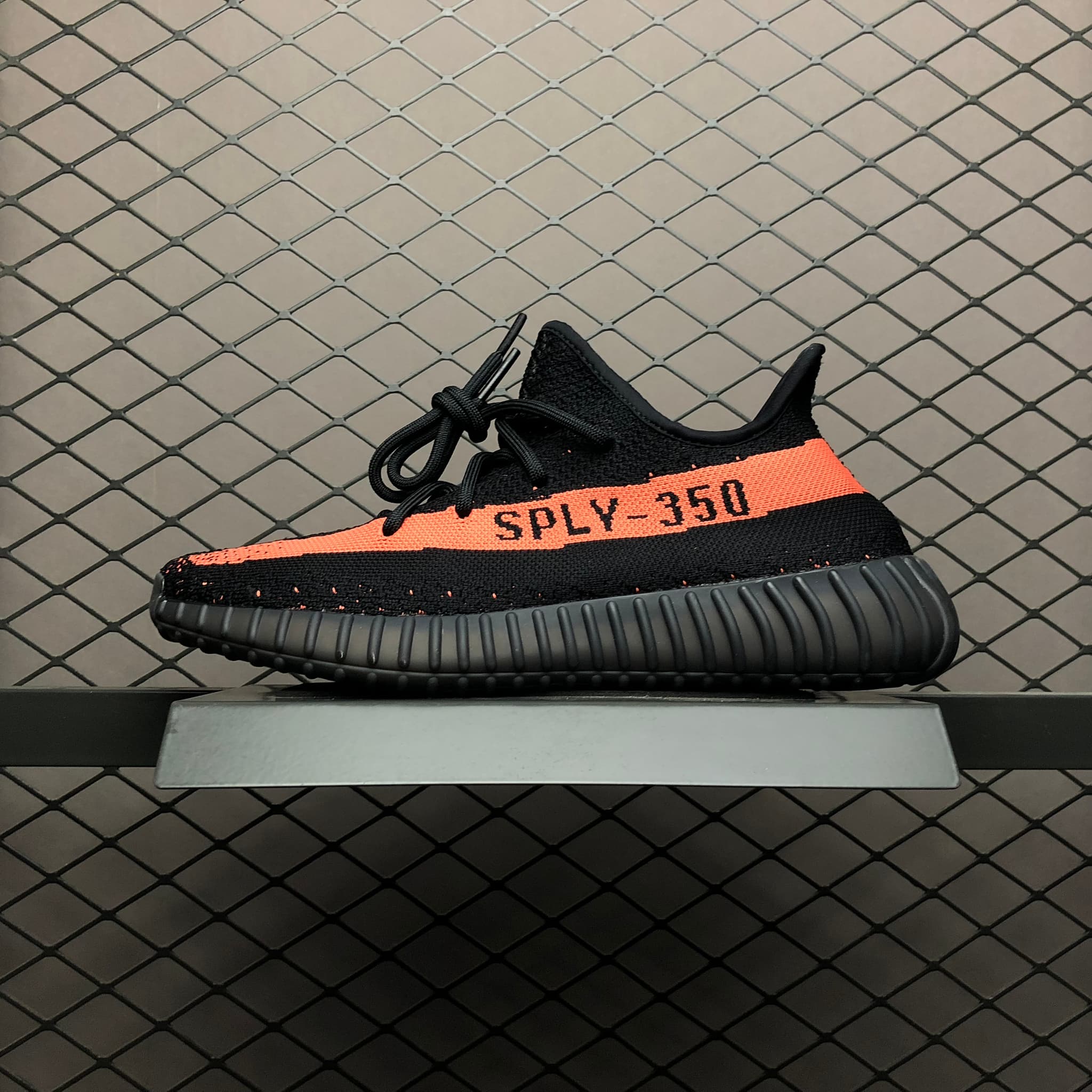 Yeezy 350 V2 | Yupoo Rep Sneakers (Ref 569) image 1
