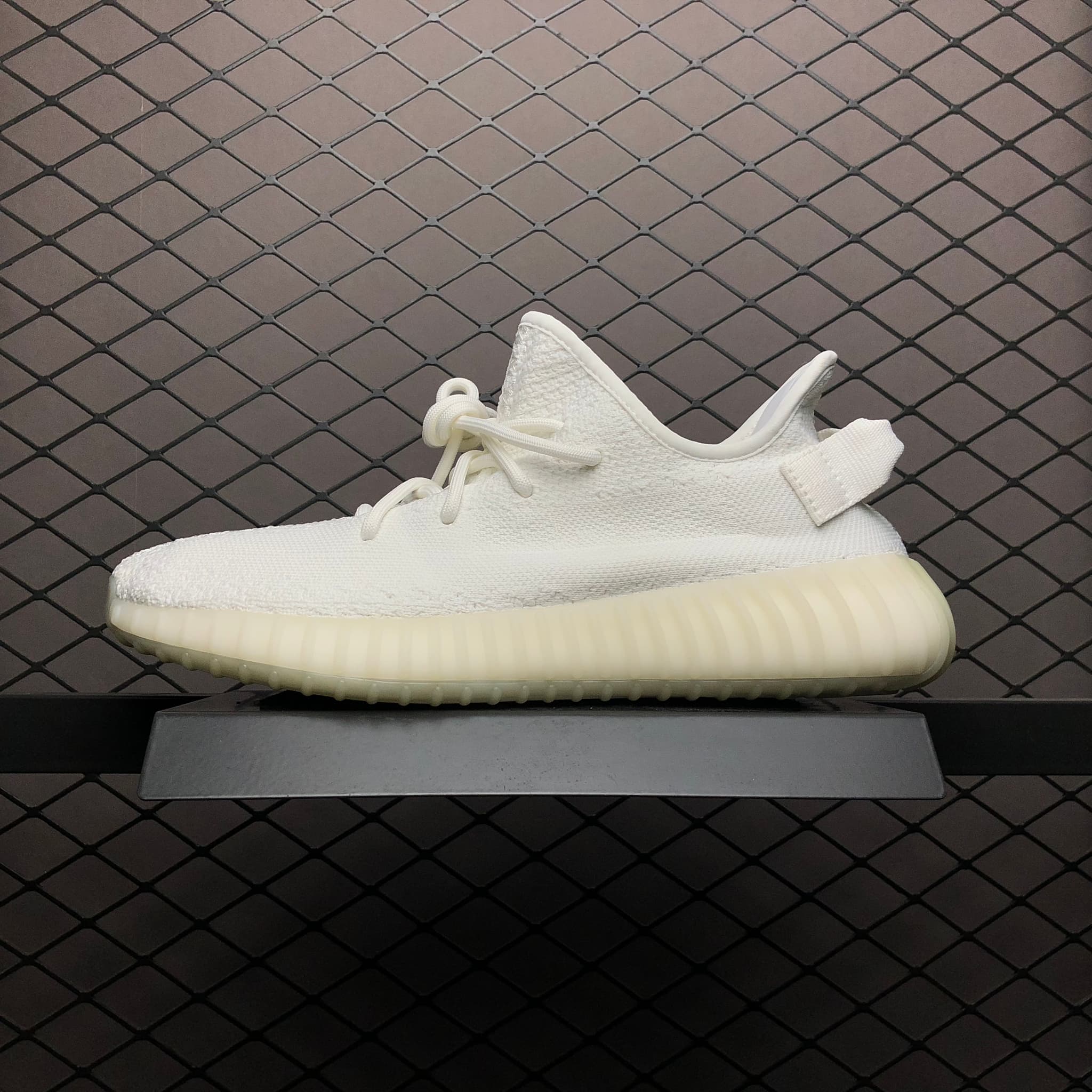 Yeezy 350 V2 | Yupoo Rep Sneakers (Ref 553) image 1