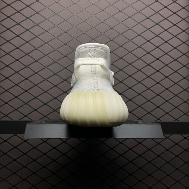 Yeezy 350 V2 | Yupoo Rep Sneakers (Ref 553) image 2