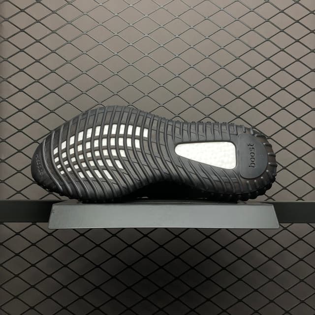 Yeezy 350 V2 | Yupoo Rep Sneakers (Ref 635) image 4