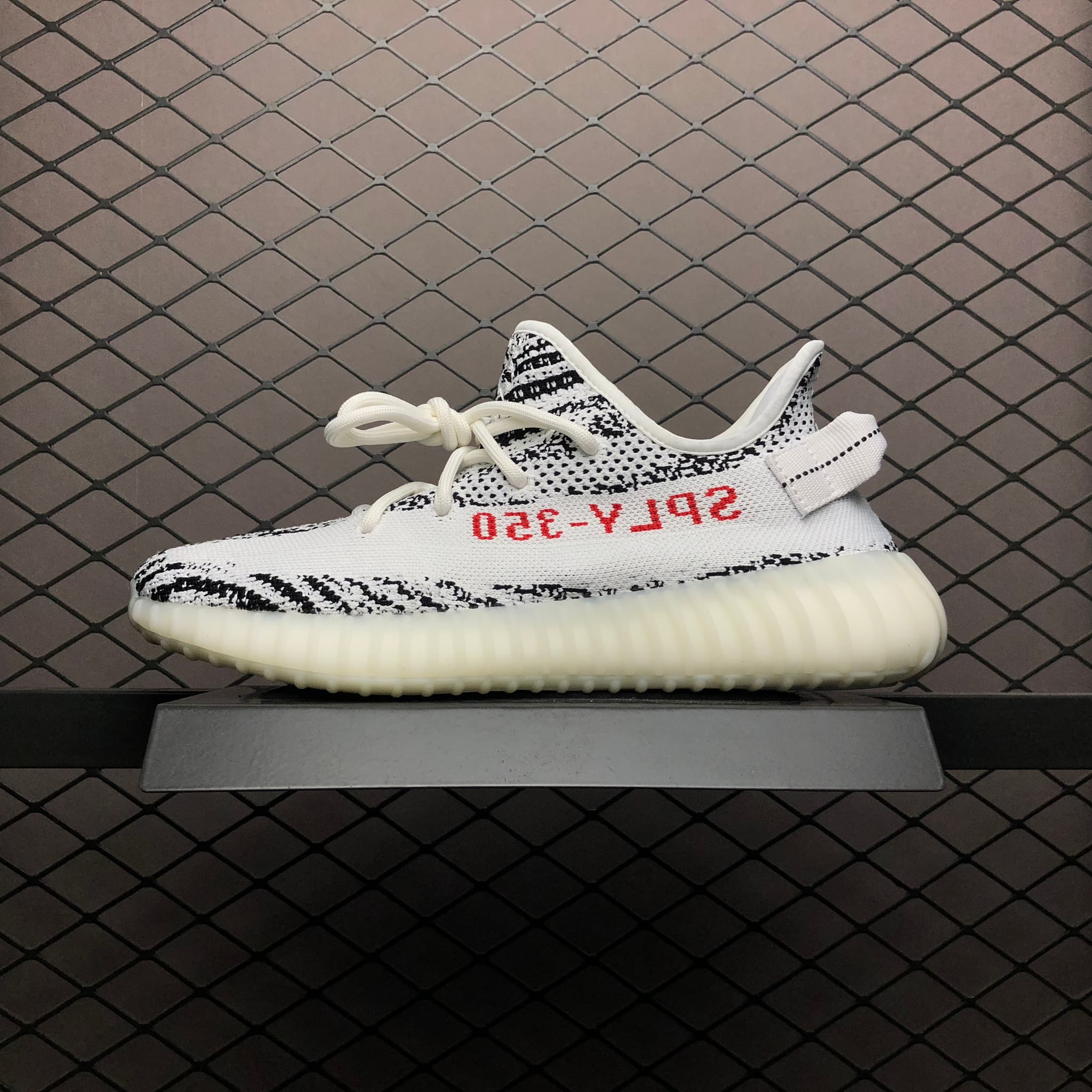 Yeezy 350 V2 | Yupoo Rep Sneakers (Ref 555)