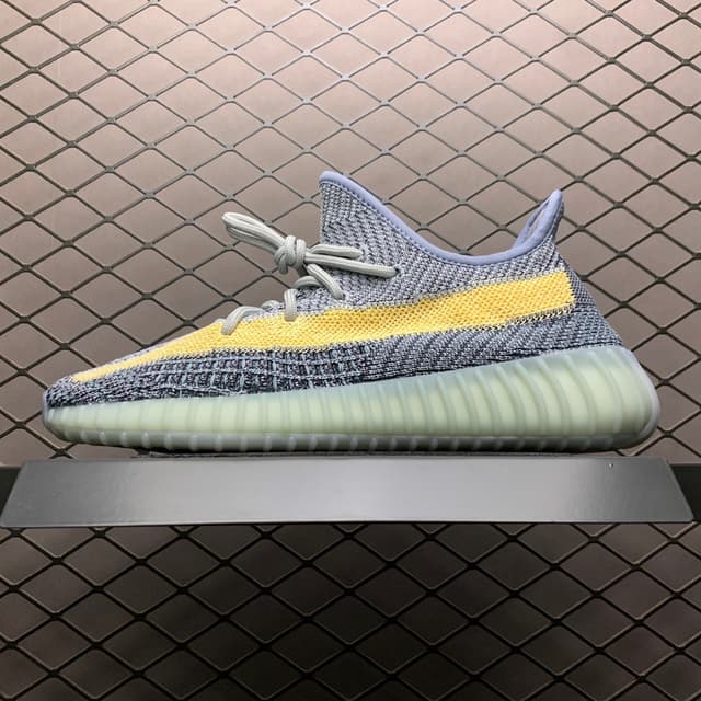 Yeezy 350 V2 | Yupoo Rep Sneakers (Ref 579) image 1