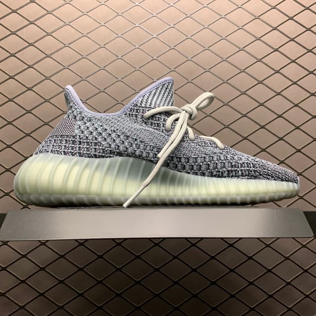 Yeezy 350 V2 | Yupoo Rep Sneakers (Ref 579) image 3