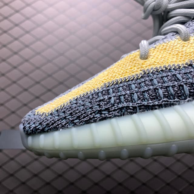 Yeezy 350 V2 | Yupoo Rep Sneakers (Ref 579) image 6