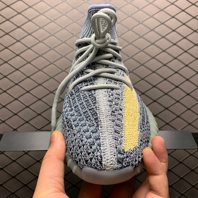 Yeezy 350 V2 | Yupoo Rep Sneakers (Ref 579) image 9