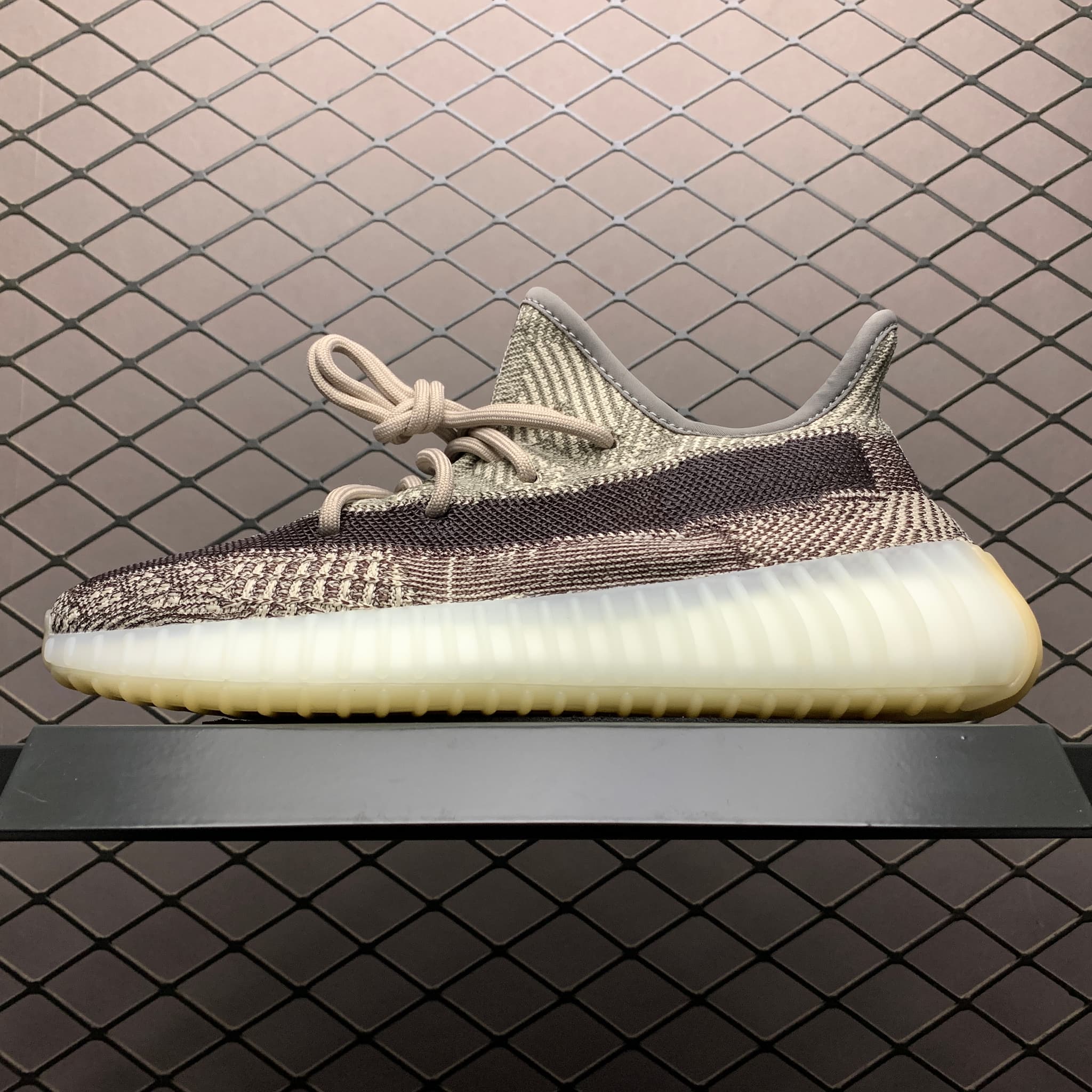 Yeezy 350 V2 | Yupoo Rep Sneakers (Ref 560) image 1