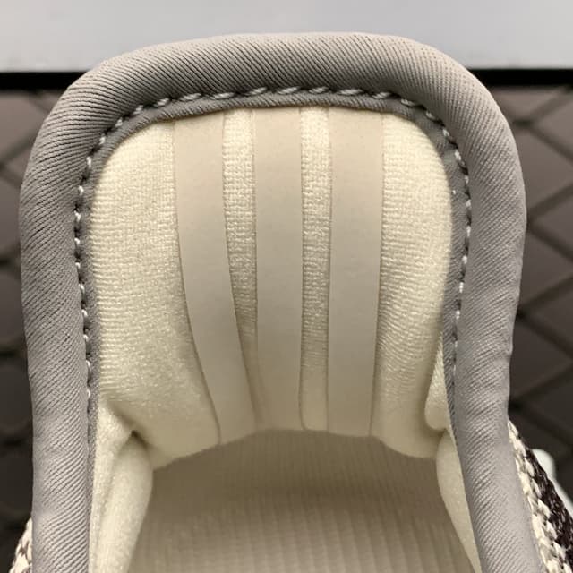 Yeezy 350 V2 | Yupoo Rep Sneakers (Ref 560) image 15