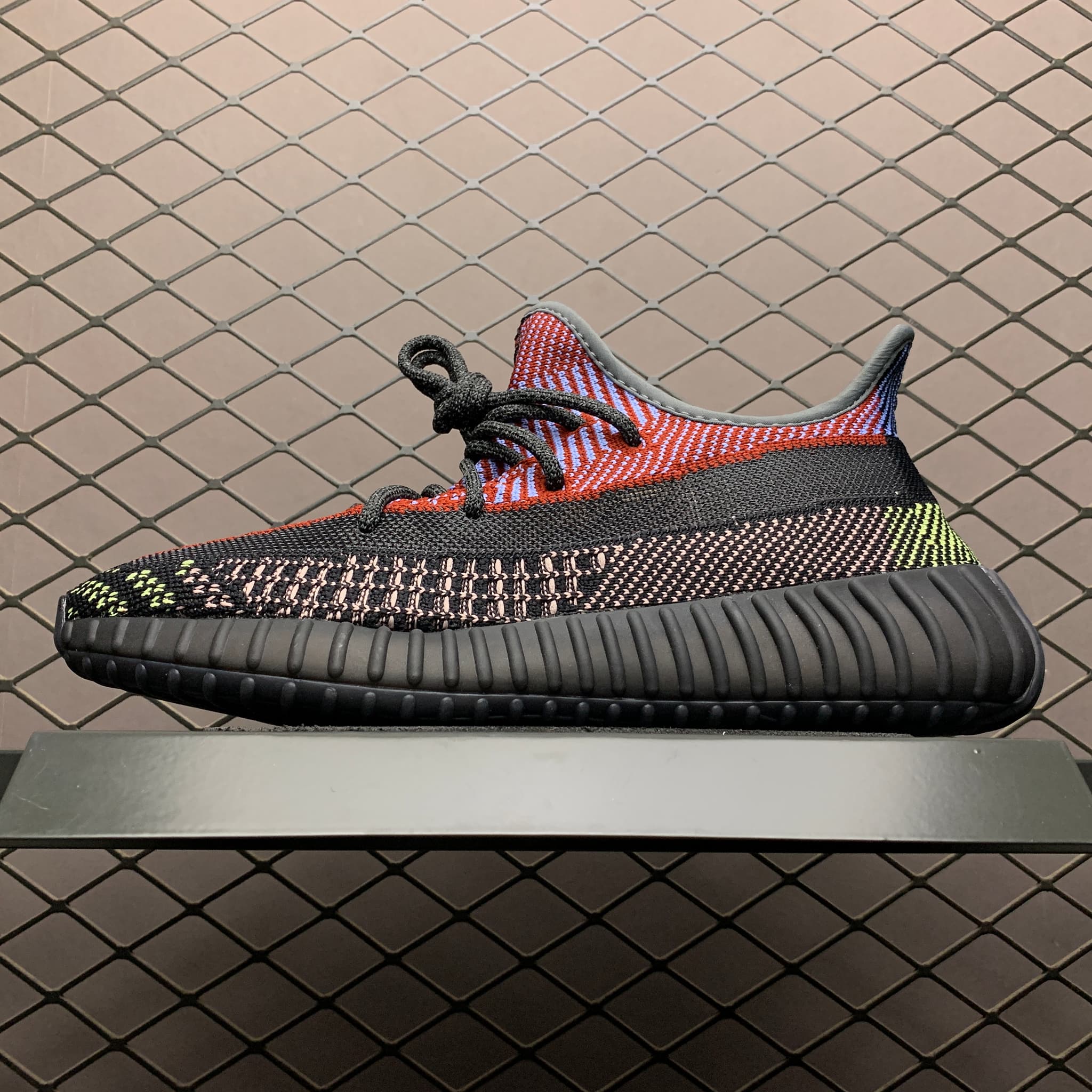 Yeezy 350 V2 | Yupoo Rep Sneakers (Ref 567) image 1
