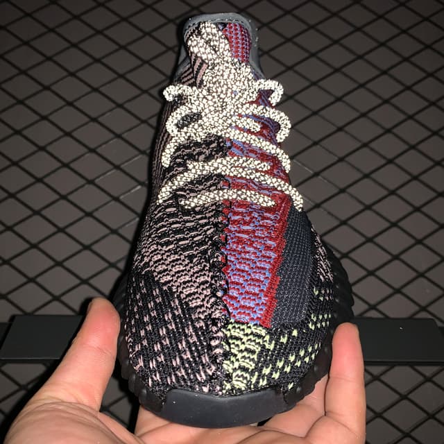 Yeezy 350 V2 | Yupoo Rep Sneakers (Ref 567) image 16