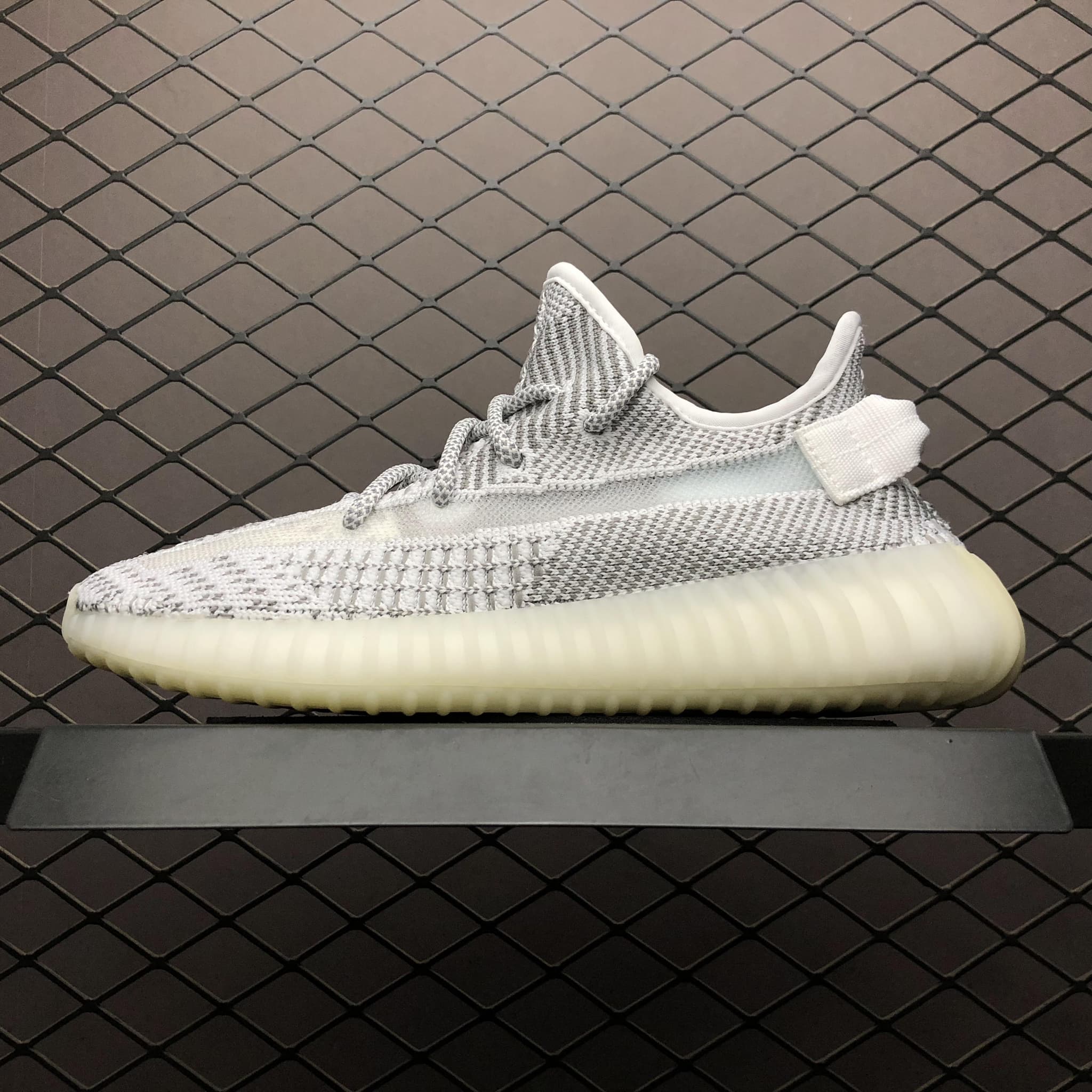 Yeezy 350 V2 | Yupoo Rep Sneakers (Ref 608) image 1