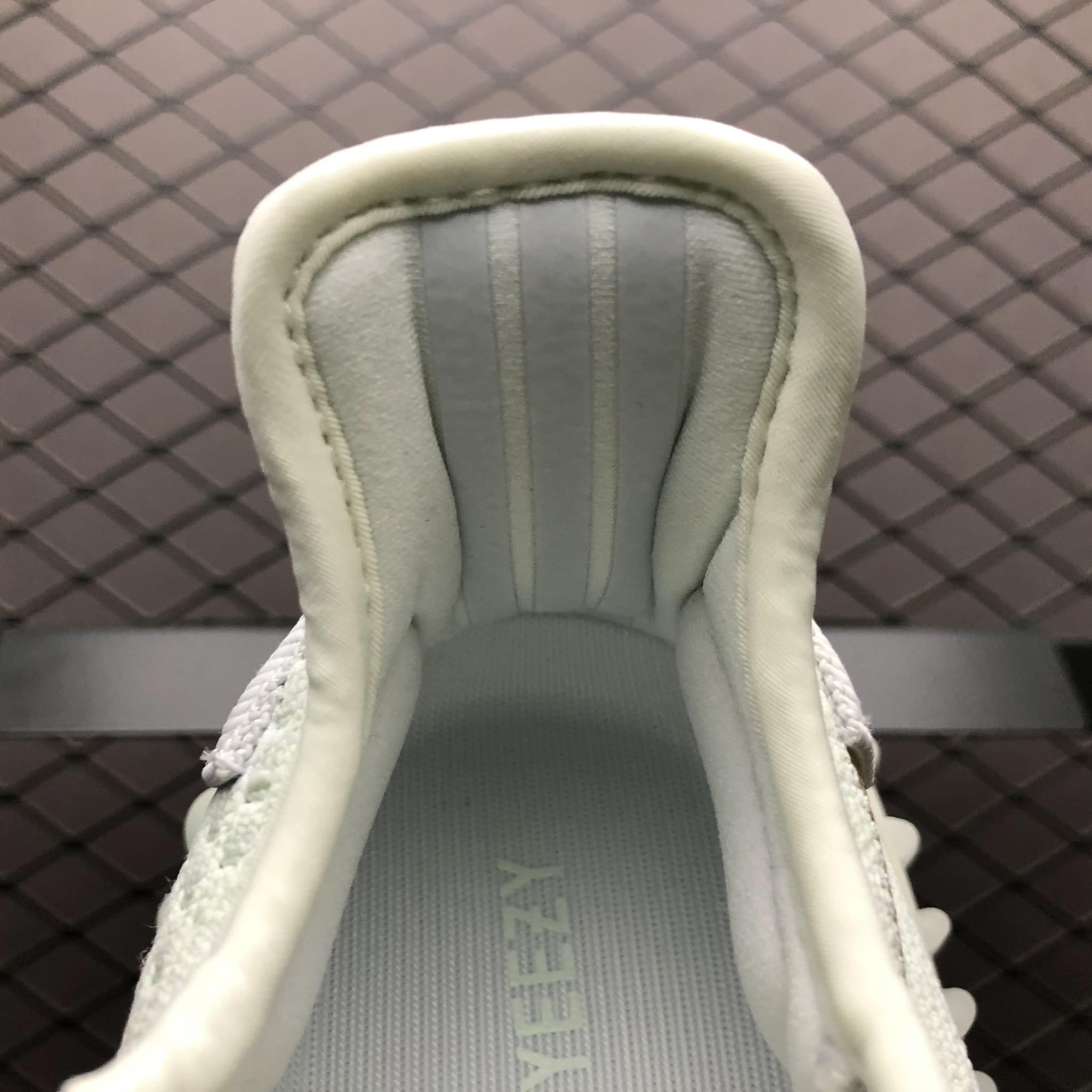 Yeezy 350 V2 | Yupoo Rep Sneakers (Ref 546)