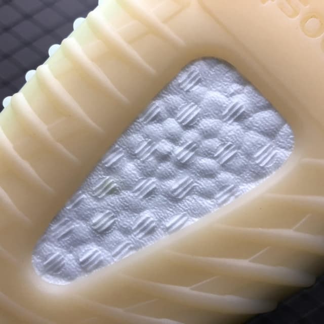 Yeezy 350 V2 | Yupoo Rep Sneakers (Ref 546) image 14