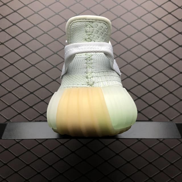 Yeezy 350 V2 | Yupoo Rep Sneakers (Ref 546) image 3