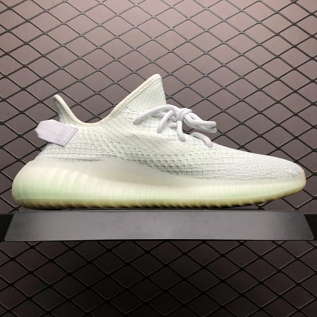 Yeezy 350 V2 | Yupoo Rep Sneakers (Ref 546) image 4
